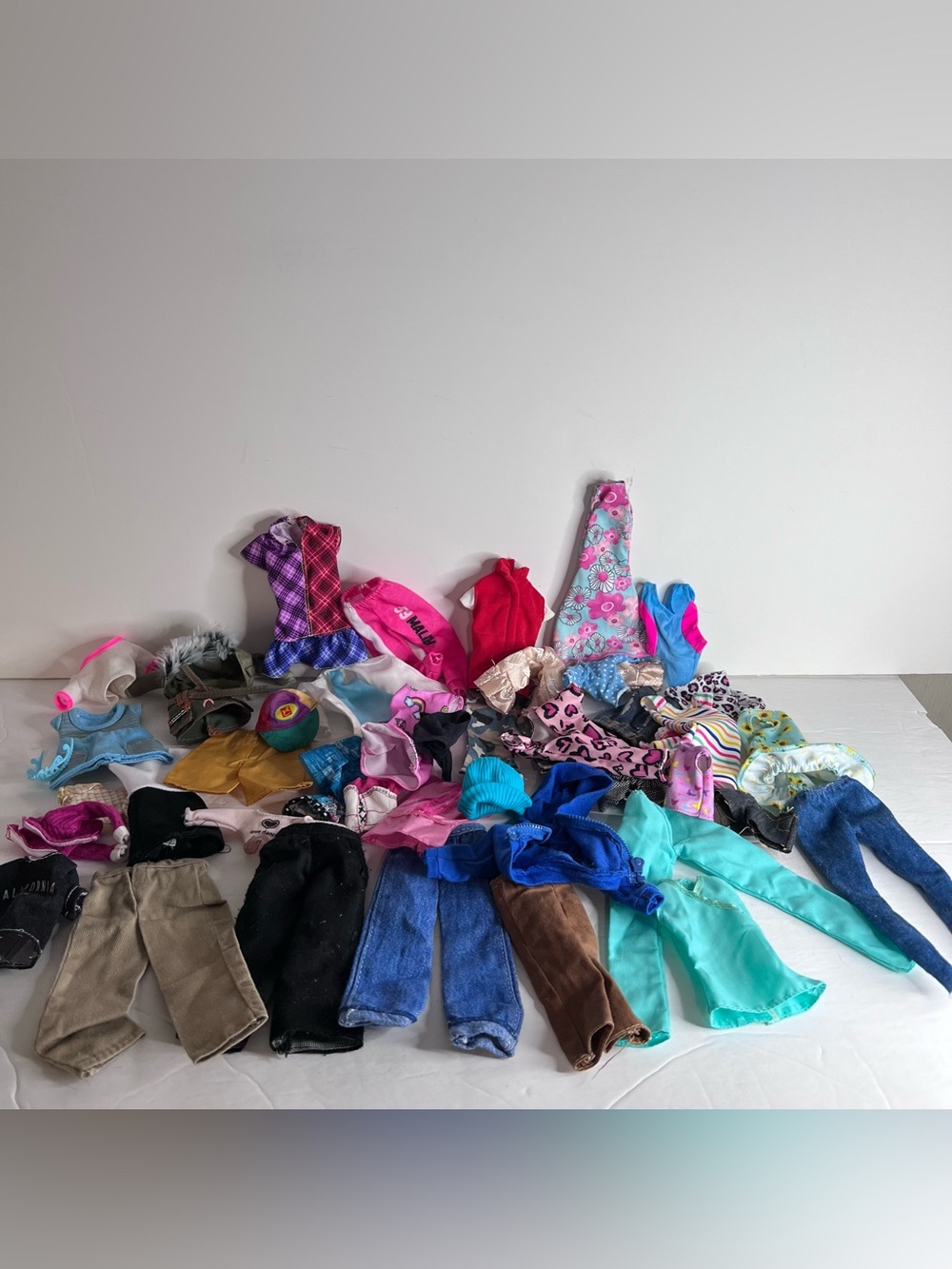 Barbie, Barbie Fashionistas, Ken, Some Bratz Doll Clothes Lot Of 35+ Pieces